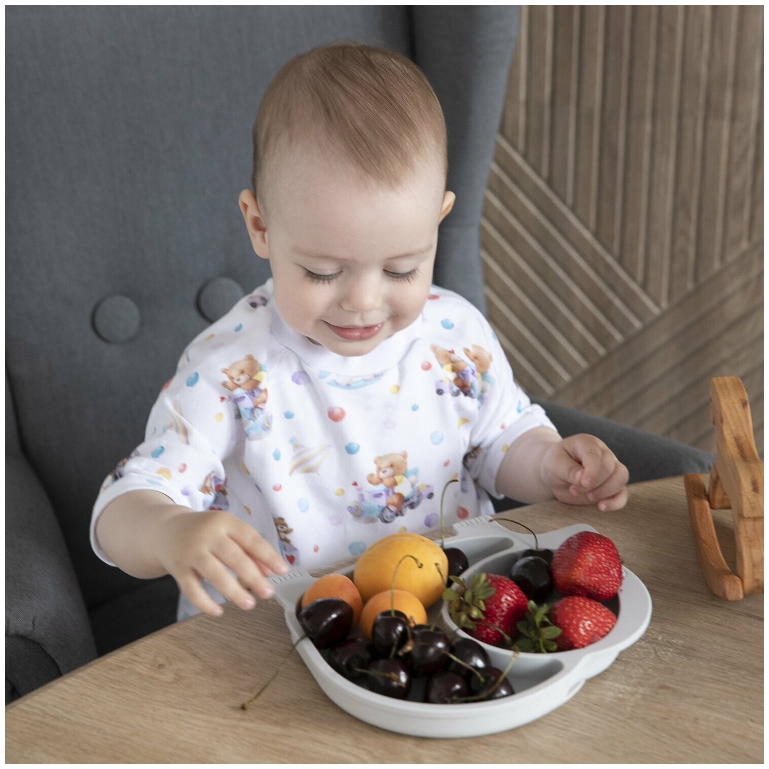 Тарелка для кормления для малышей на присоске силиконовая с секциями "Слоник", секционная тарелка на присоске, для прикорма Baby Nice