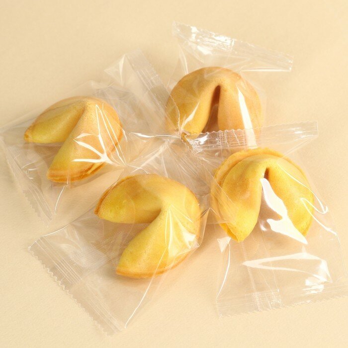 Печенье с предсказанием «Капибара-гадалка» в коробке под картошку фри, 24 г (4 шт. х 6 г).