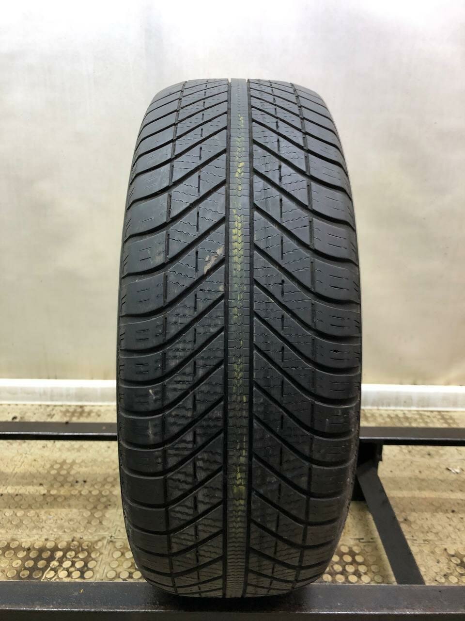 Goodyear Vector 4 Seasons 205/50 R17 БУ Шины Летние