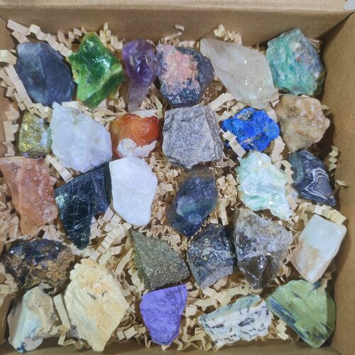 Коллекция самоцветов. Натуральные полудрагоценные и поделочные необработанные камни и минералы. 28 камней.