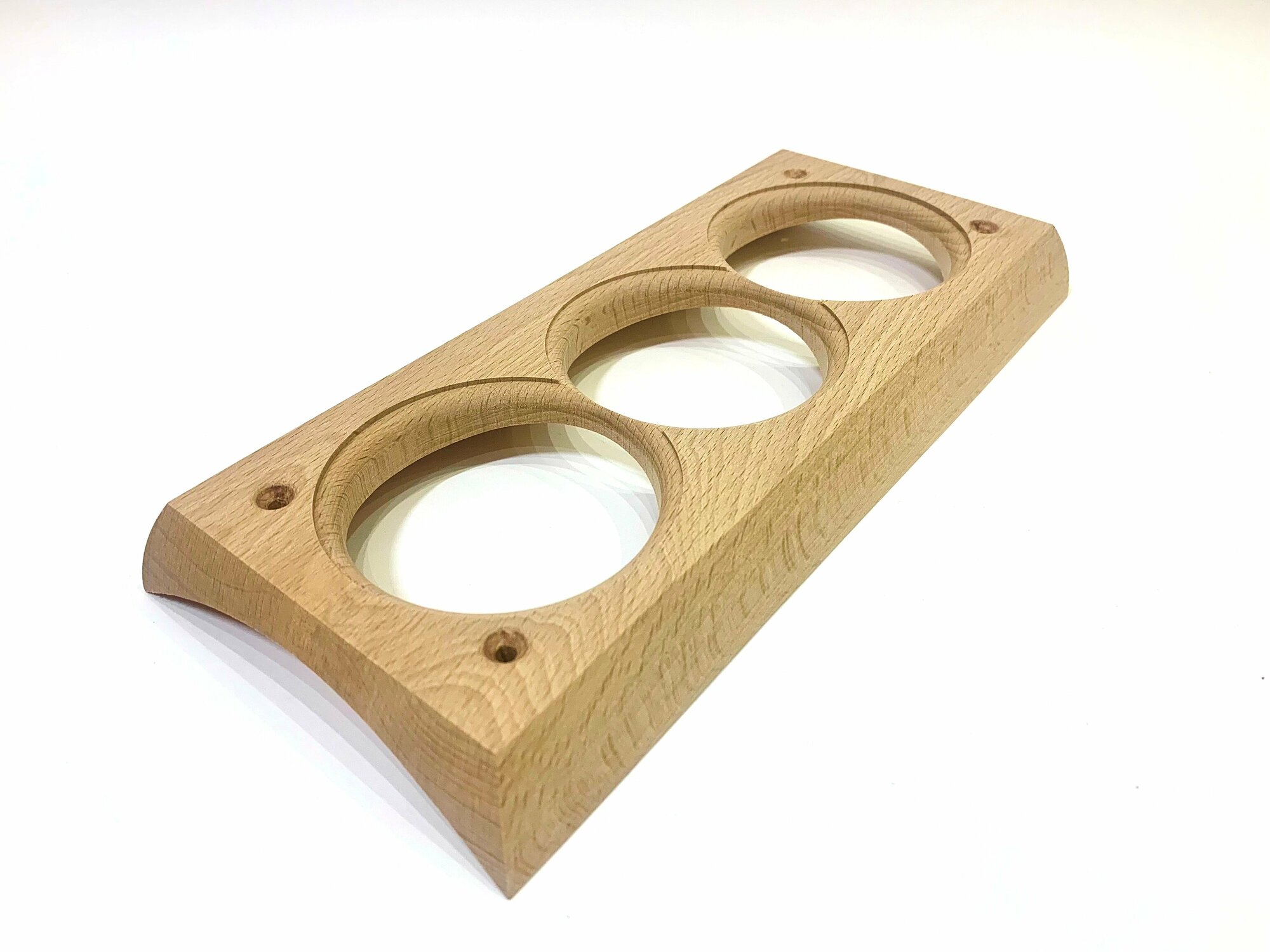 фото Деревянная накладка Cleverwood для внутреннего монтажа розеток и выключателей на бревно и блок-хаус диаметром 260 мм, под три посадочных места.