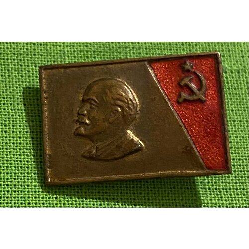 Знак тяжелый латунь «Ленин» знак стахановцу золотоплатиновой промышлености закрутка тяжелый эмаль