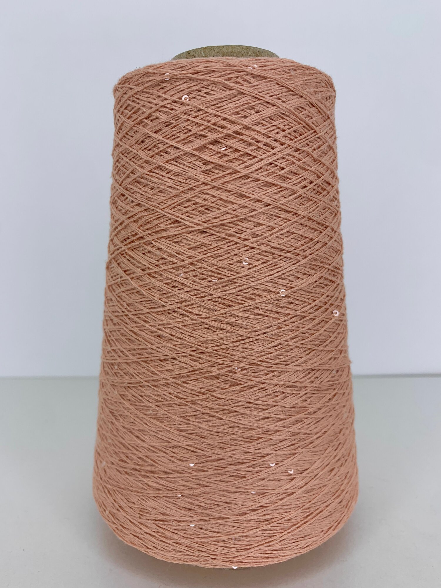 MAGIC; прозрачные пайетки 2мм на нити из 100% хлопка; 580м/100гр; лососевый; вес: 200гр; italyyarn