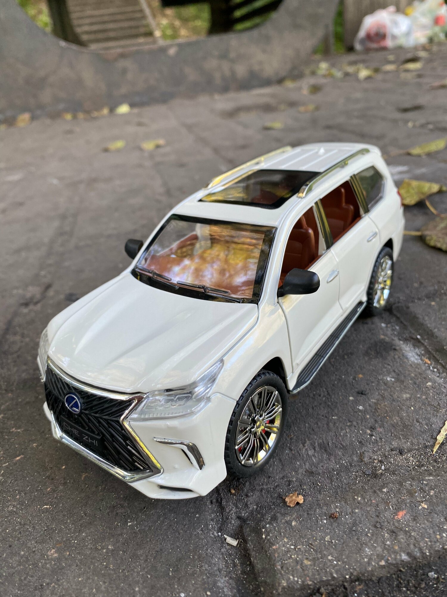 Коллекционная металлическая машинка лексус LEXUS LX 570