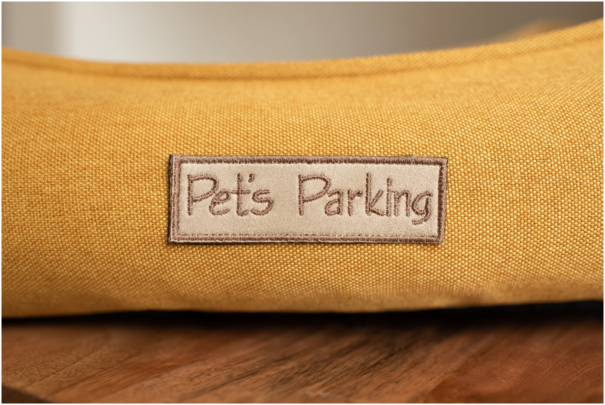 Лежанка для животных со съемным чехлом Pet's Parking, размер L 96x67, желтая - фотография № 3