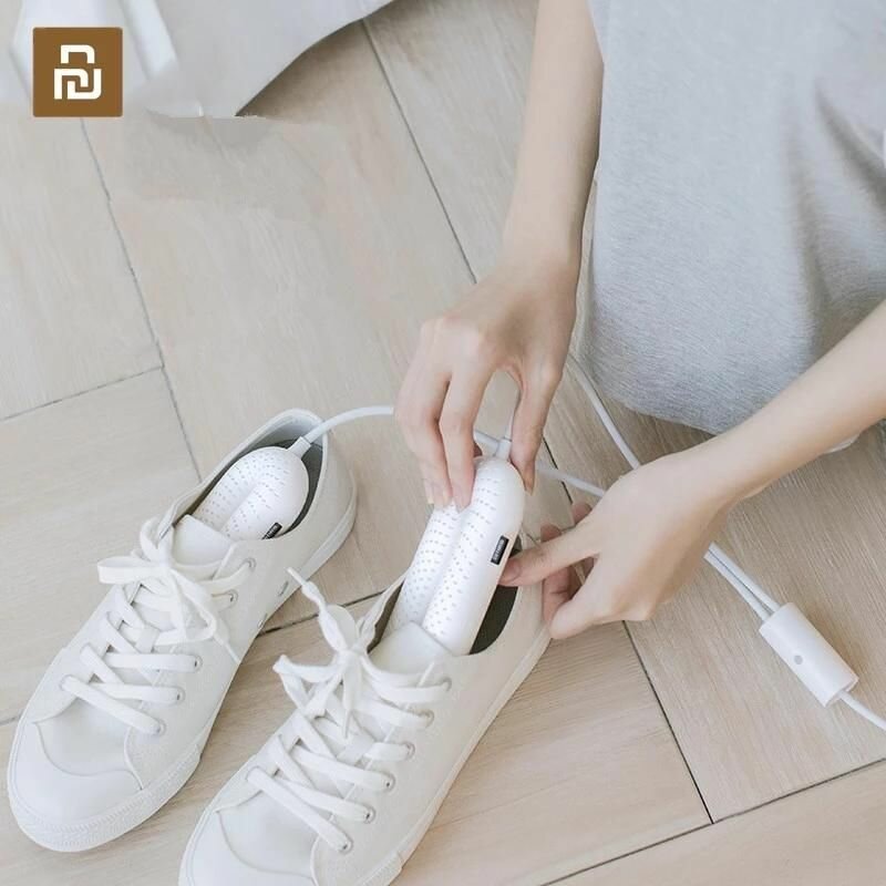 Стерилизатор Xiaomi с разными типами обуви: кроссовки, сапоги, туфли