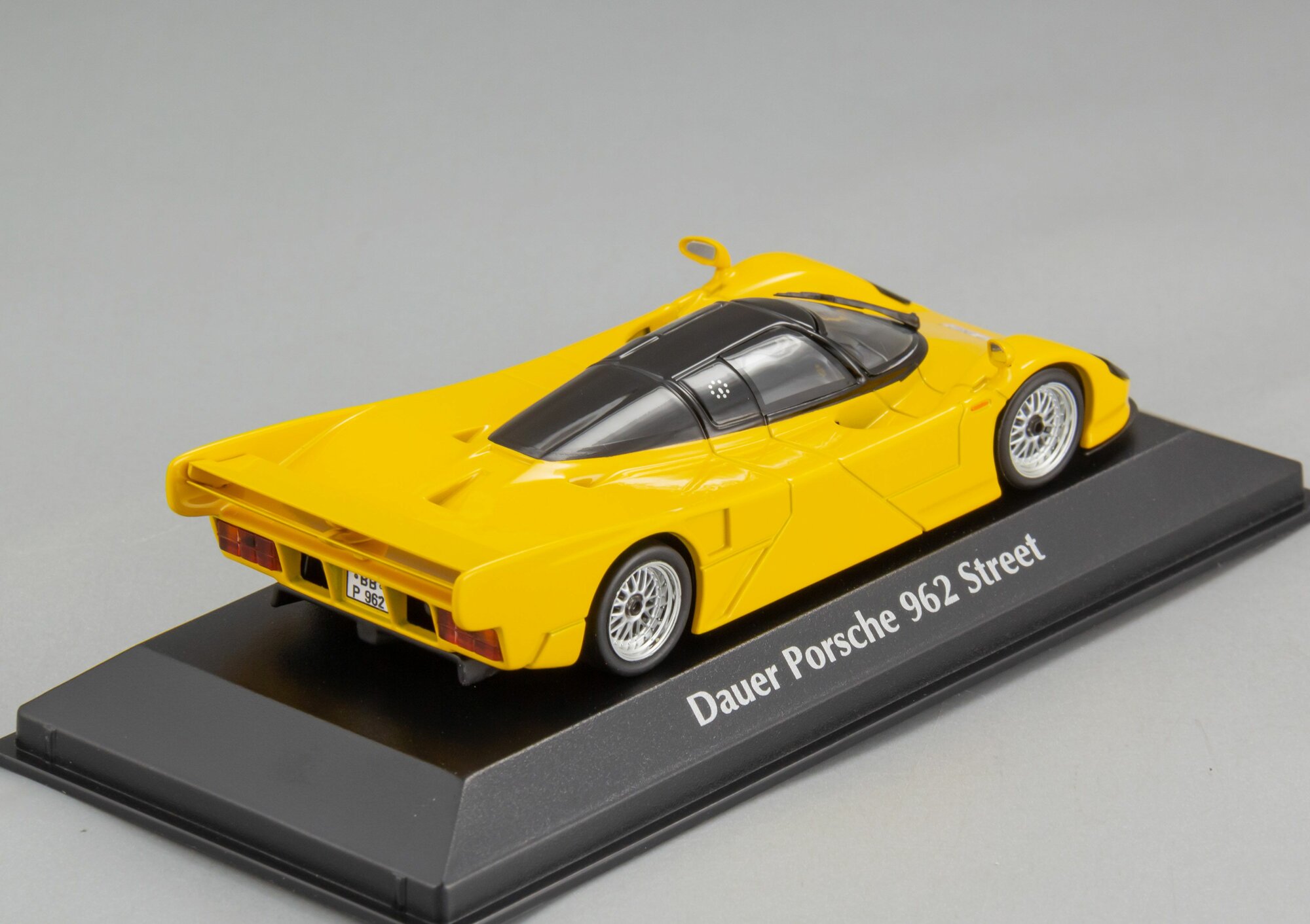 Масштабная модель Porsche Dauer 962 GT - 1994 — фото 1