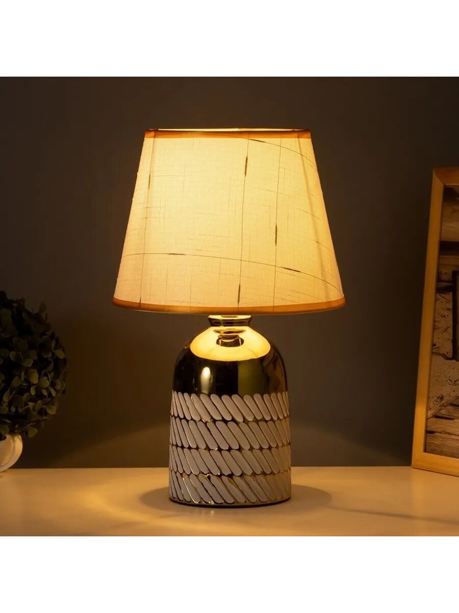 Элегантная настольная лампа в классическом стиле