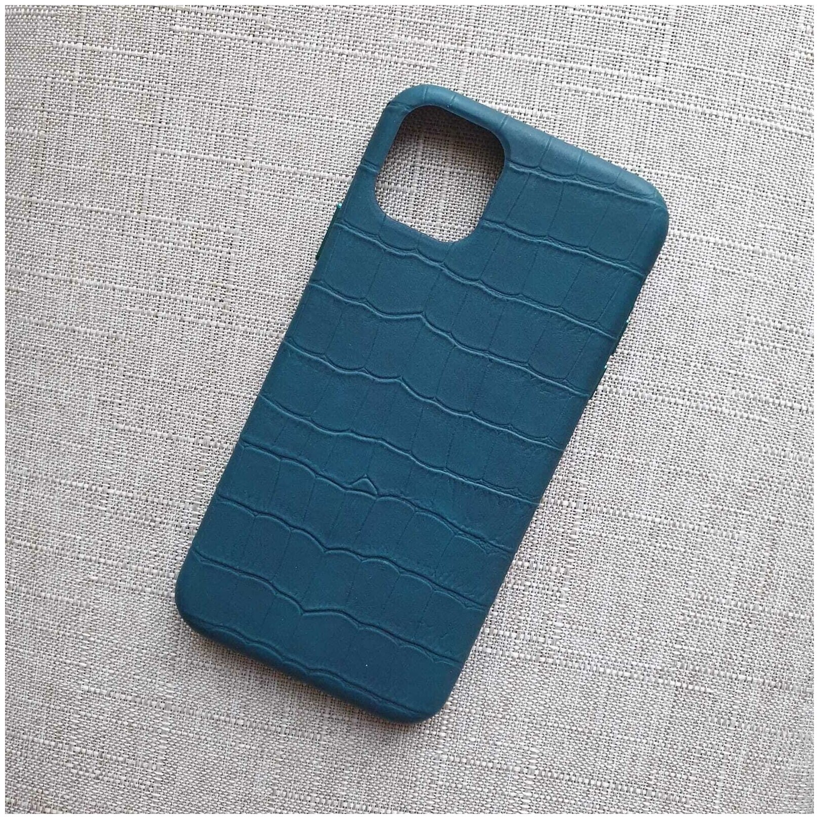 Кожаный чехол для iPhone 11 Pro Max синий под кожу крокодила. Бренд Vogok