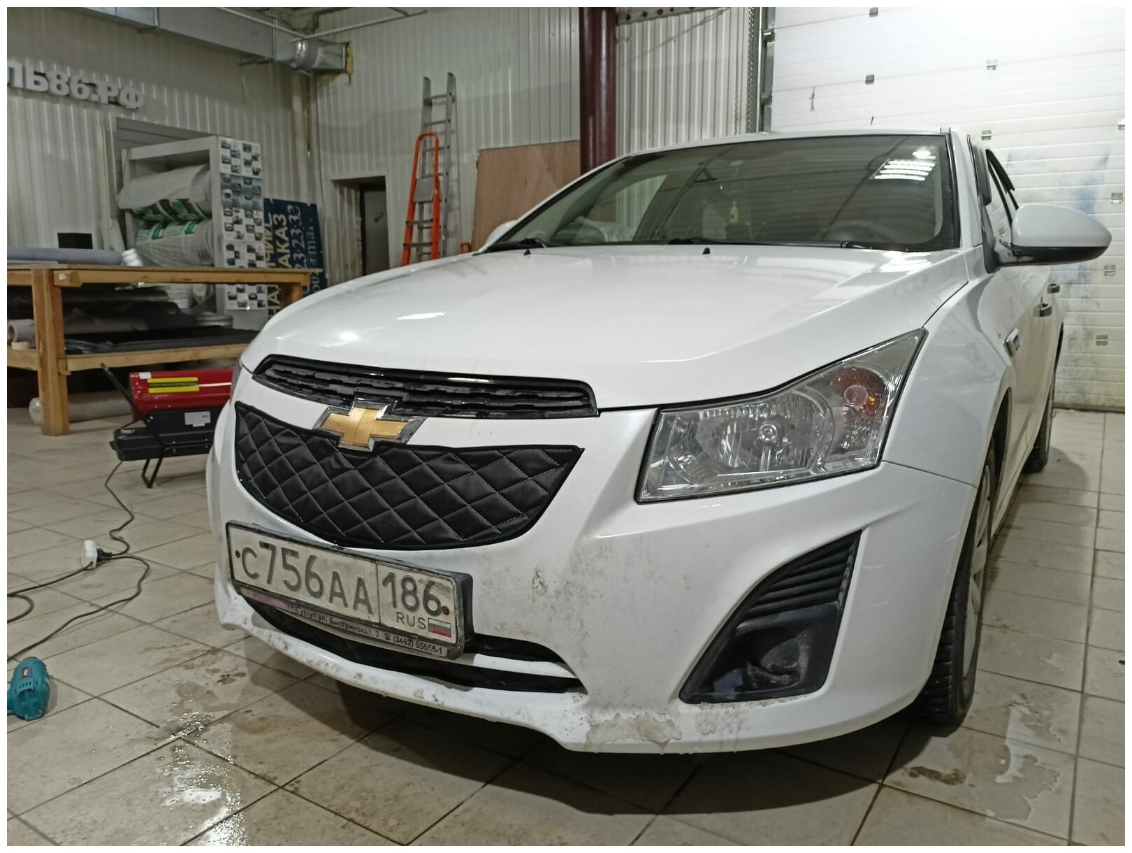 Утеплитель решетки радиатора зимний для Chevrolet Cruze 2008 соты(комплект 2)