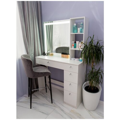 Столик туалетный/для макияжа/стилистов с зеркалом