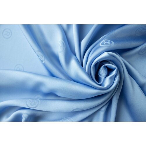 Ткань голубой шелковый атлас с логотипом