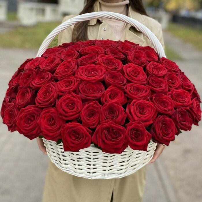 101 ароматная красная роза в корзине