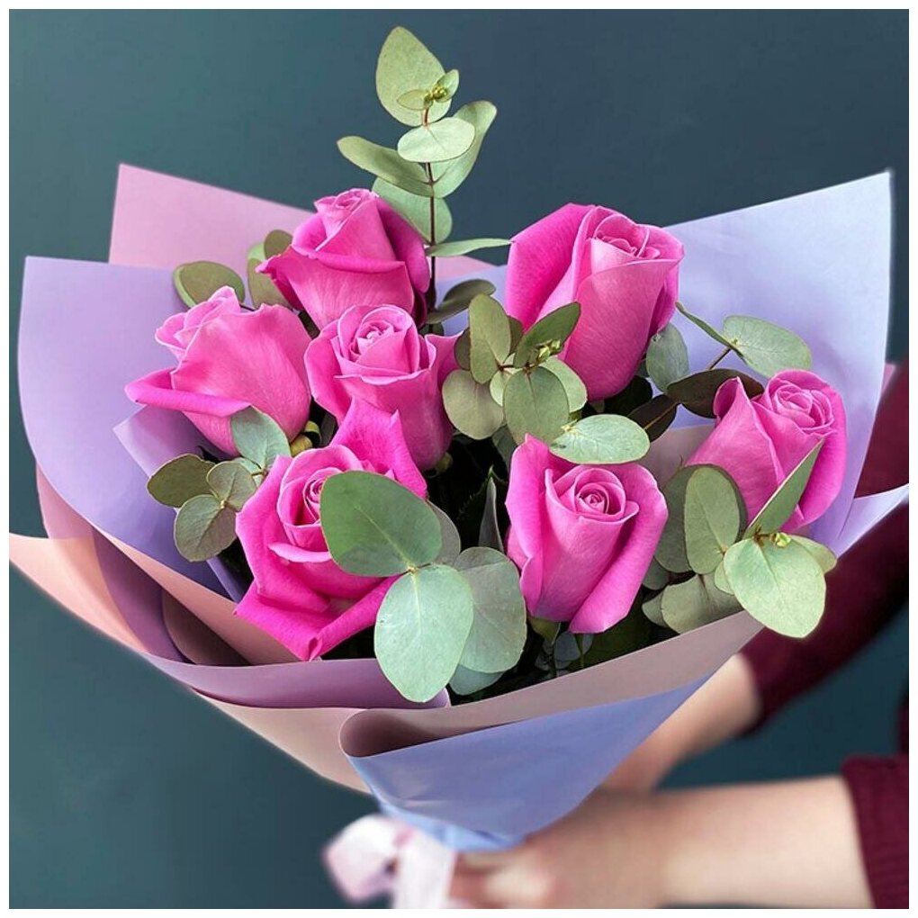 Букет из 9 роз Аква с эвкалиптом (ваза в подарок, условия акции см. в описании)