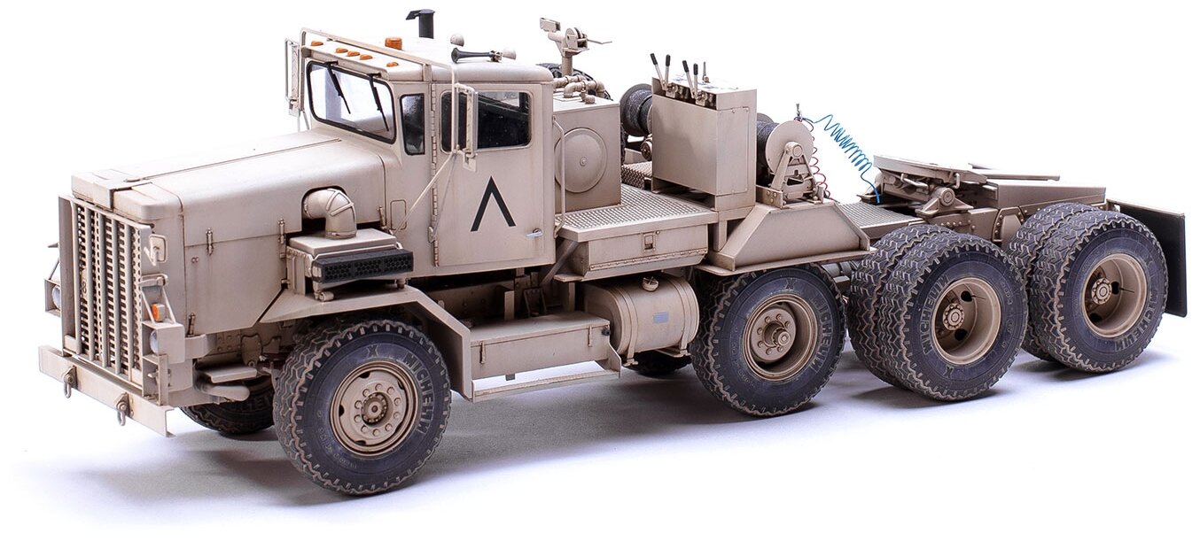 Сборная модель MENG SS-013 Тягач U.S. M911 C-HET(8X6) & M747 HEAVY EQUIPMENT SEMI-TRAILER 1/35