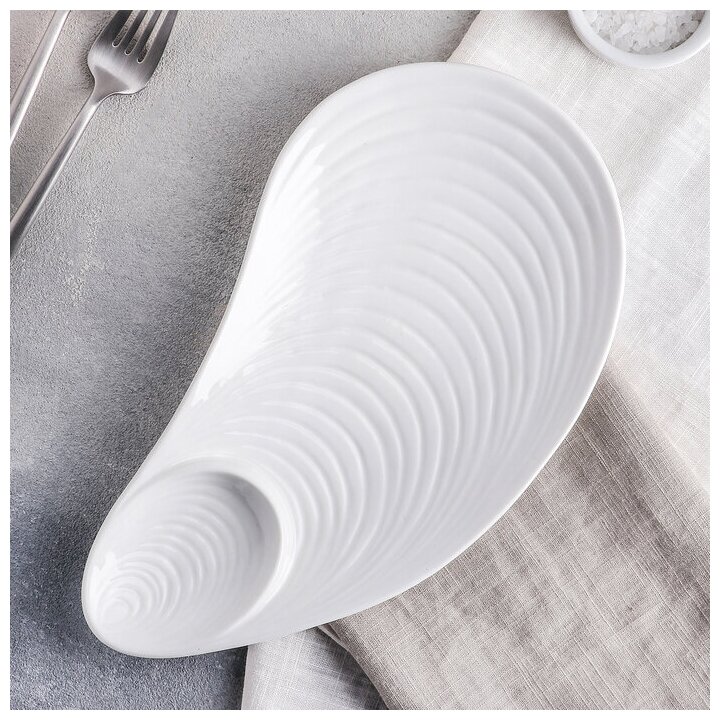 фото Блюдо с соусником Ракушка 28х15х2 см