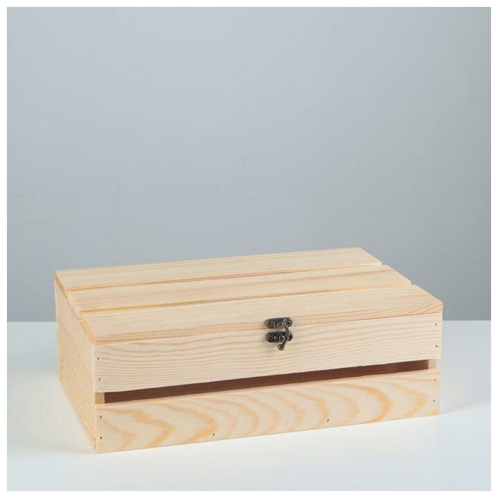 Ящик деревянный 30×20×10 см подарочный с реечной крышкой на петельках с замком 5525148