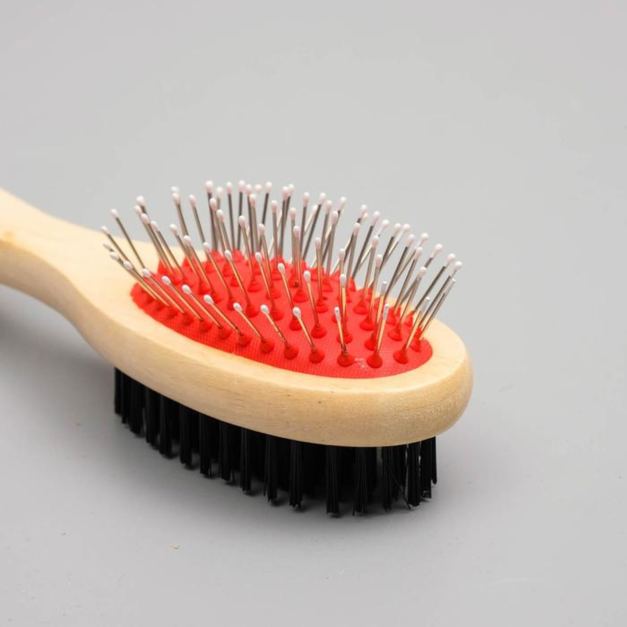 Картинки Двусторонняя щётка-расческа с деревянной ручкой, 7 х 21 см