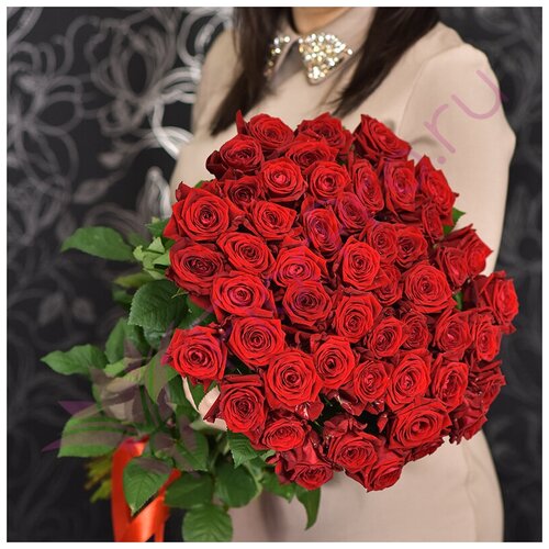 51 красная роза Ред Наоми 60 см