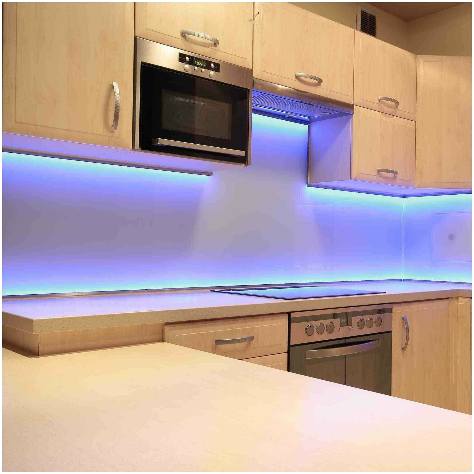 Яркая и гибкая светодиодная LED лента для декоративной подсветки дома или автомобиля Apeyron 00-106 с напряжением 12В, мощность 20 Вт/м, тип светодиодов smd2835, количество диодов 120 д/м, степень защ - фотография № 6