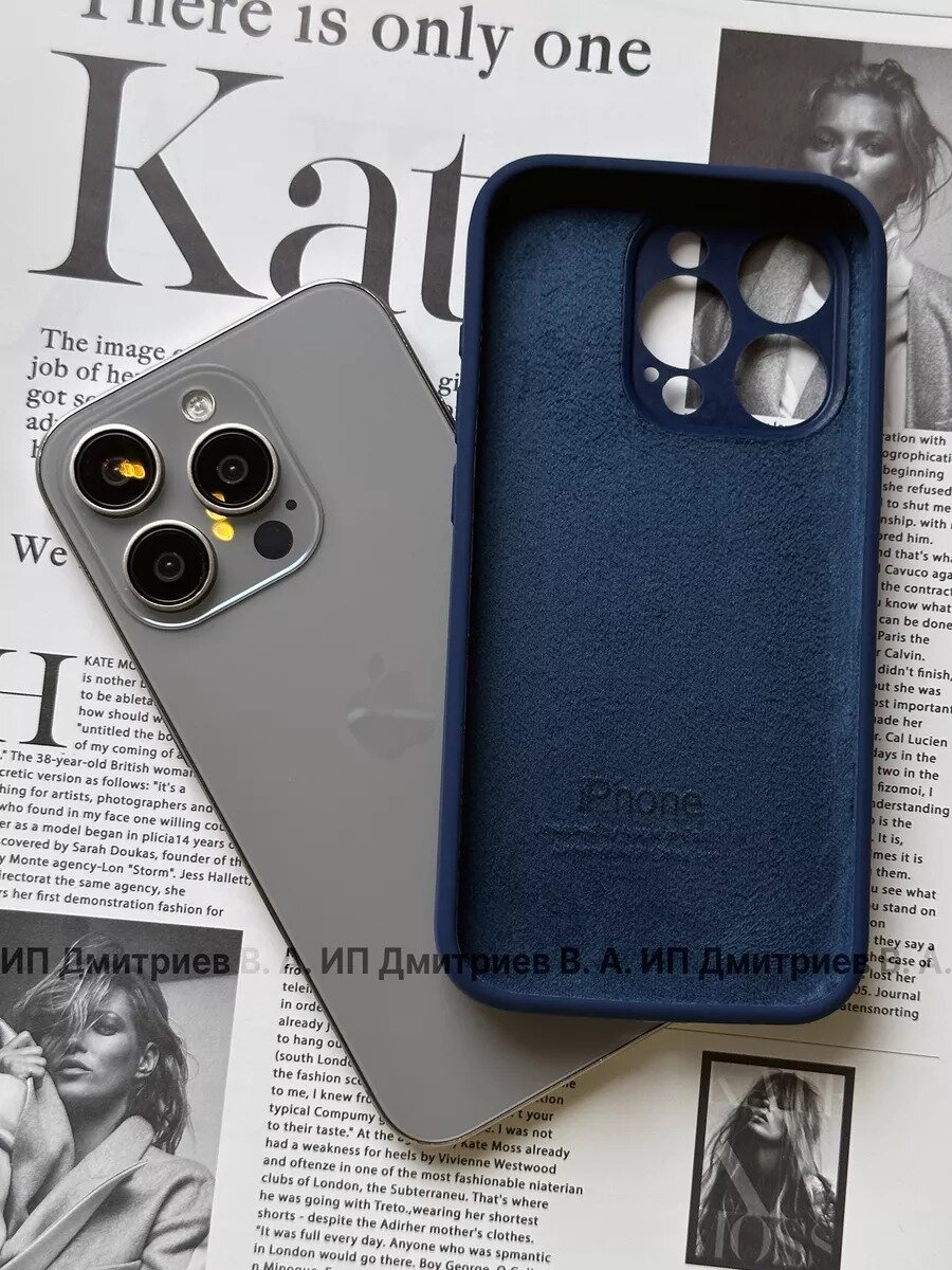 Силиконовый противоударный чехол на Iphone 15 Pro темно синий с защитой камеры