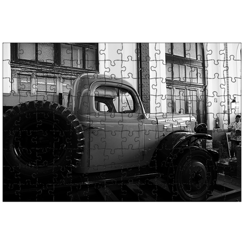 фото Магнитный пазл 27x18см."грузовик старый, черное и белое, железнодорожная станция" на холодильник lotsprints