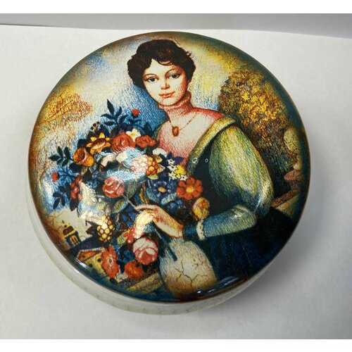 Арт-салон на Октябрьской Шкатулка круглая с деколью авторская , 6х11 см. фаянс; ручная работа;