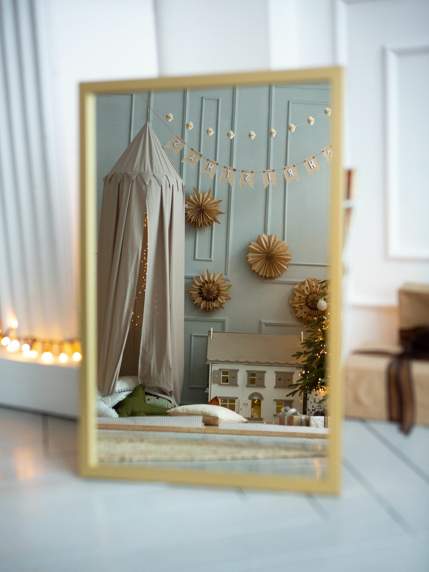 фото Зеркало настенное 40 на 60 в раме