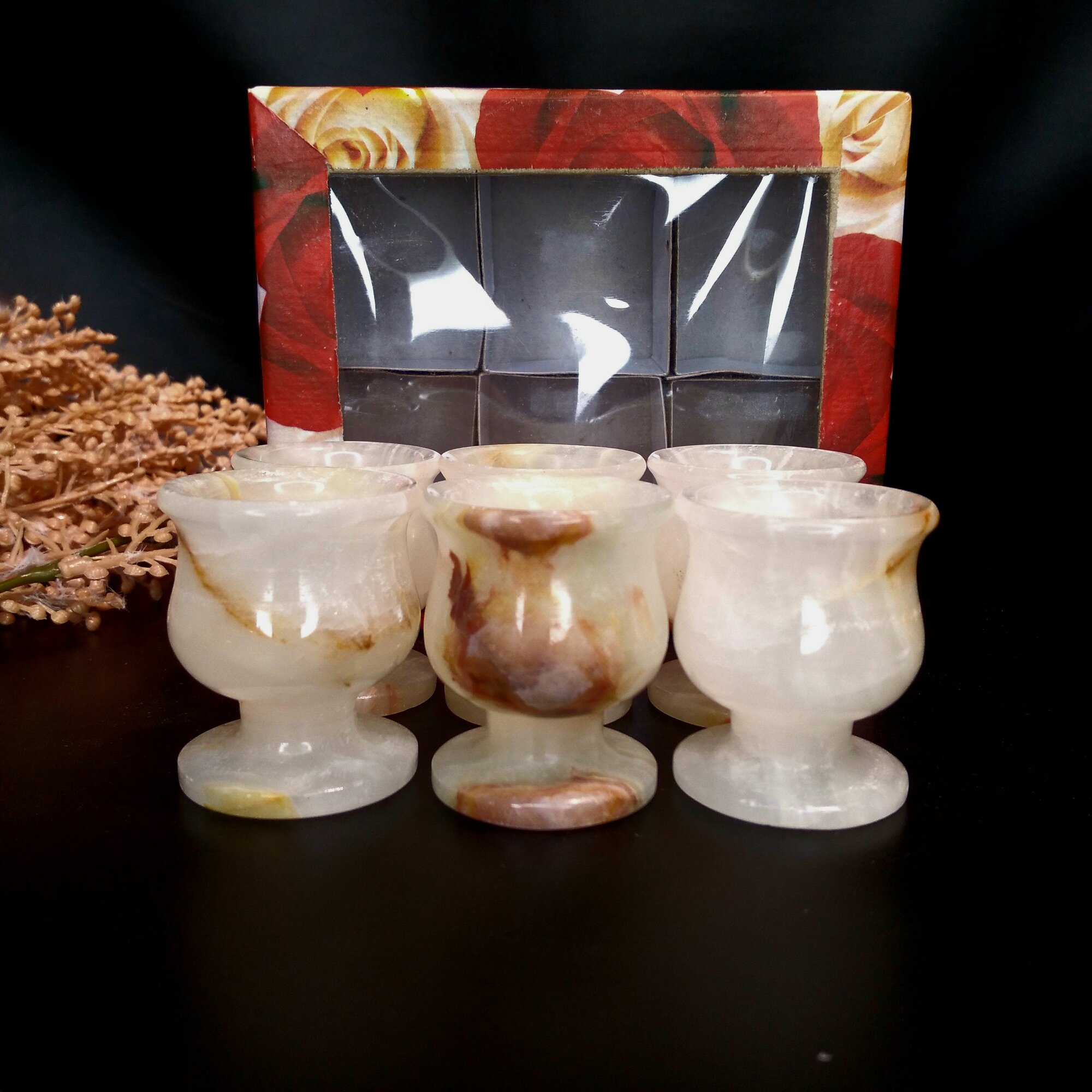 Набор рюмок от бренда Present61 из полудрагоценного камня оникс, 6 штук в наборе — фото 1