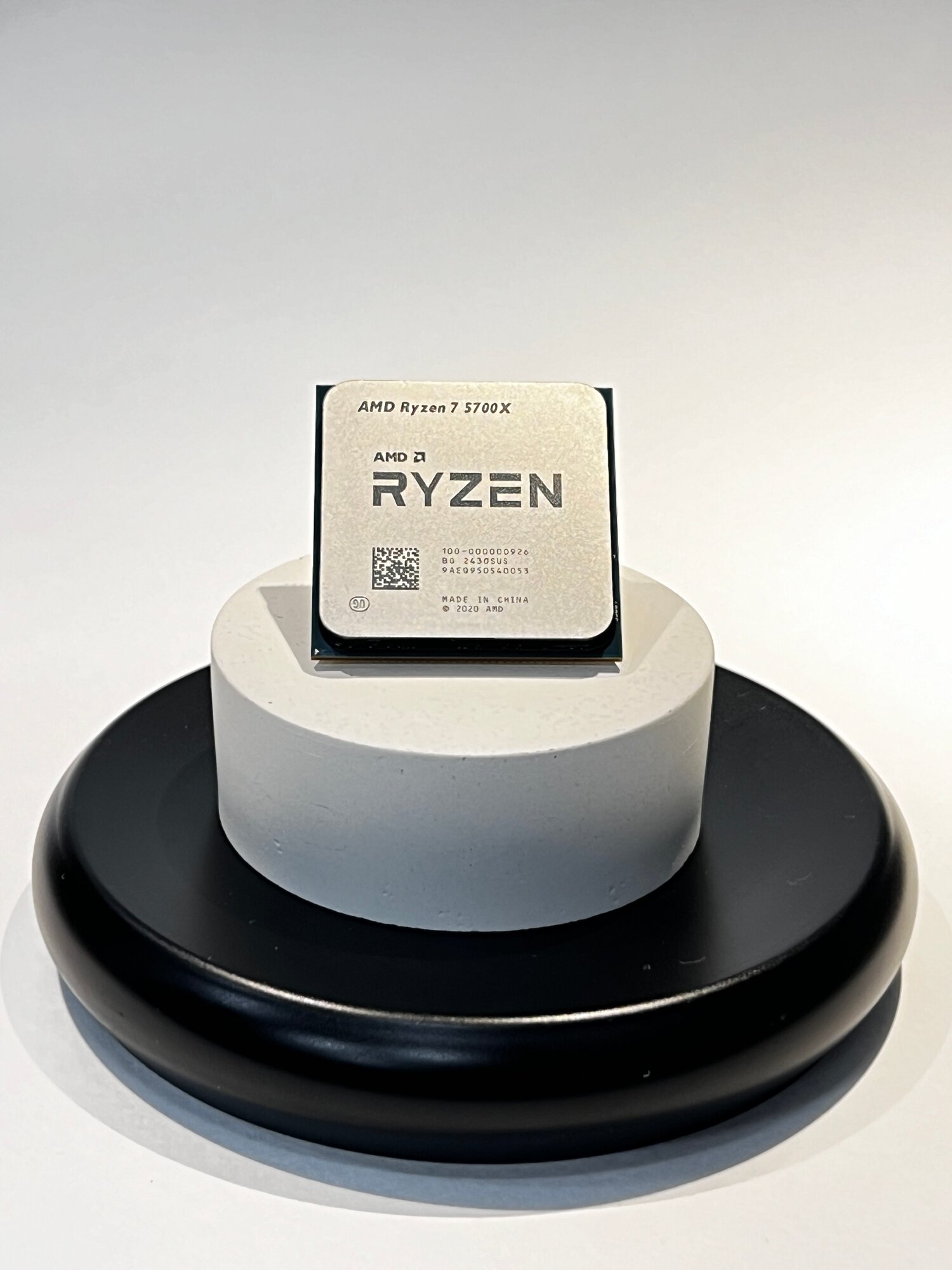 Процессор AMD Ryzen 7 5700X, 8 ядер, AM4 — фото 1