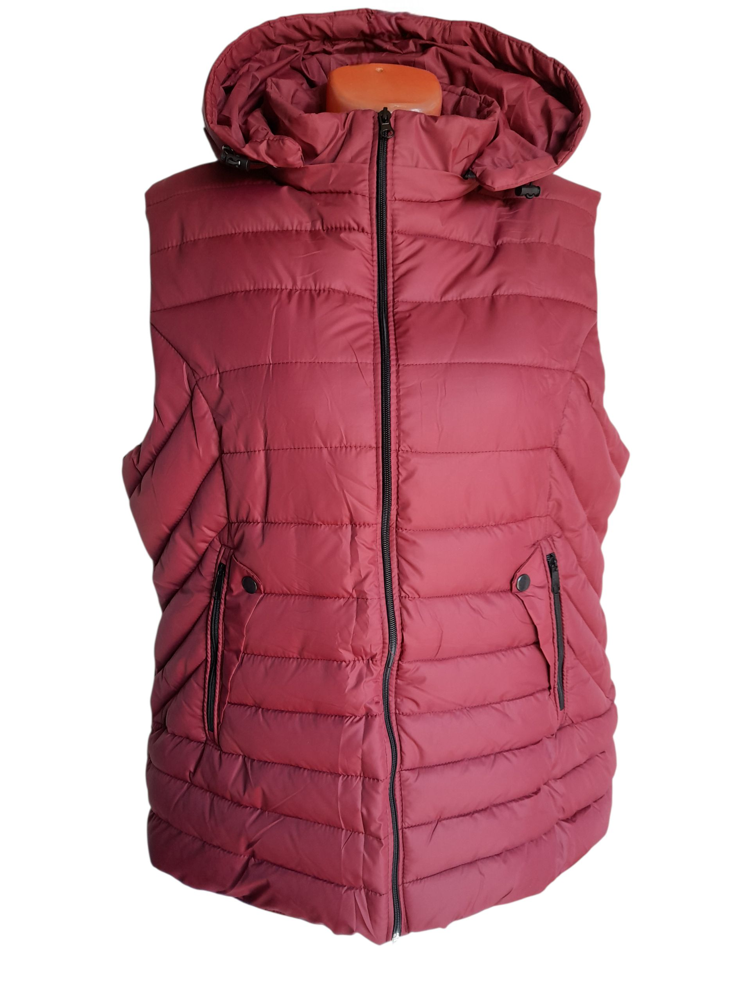 Жилет  размер 66 бордовый