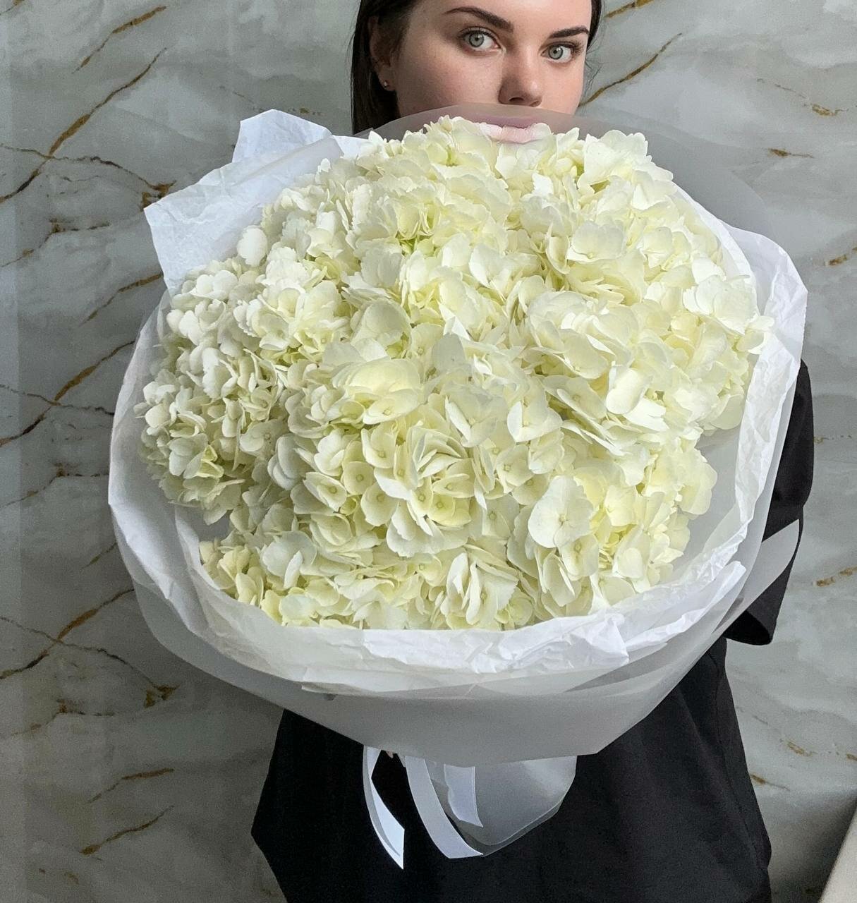 Букет живых цветов из белой пышной гортензии "Белоснежное великолепие"