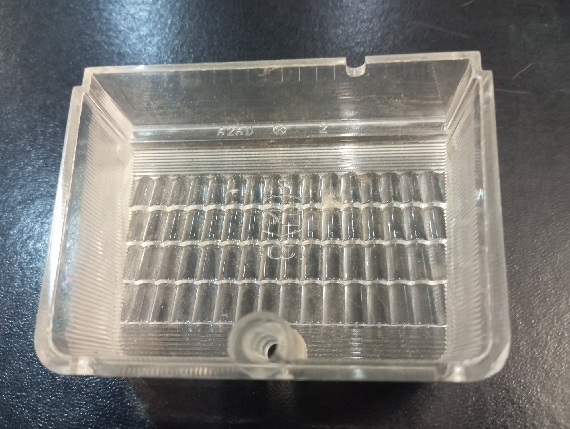 Стекло заднего фонаря на газ 24. — фото 1