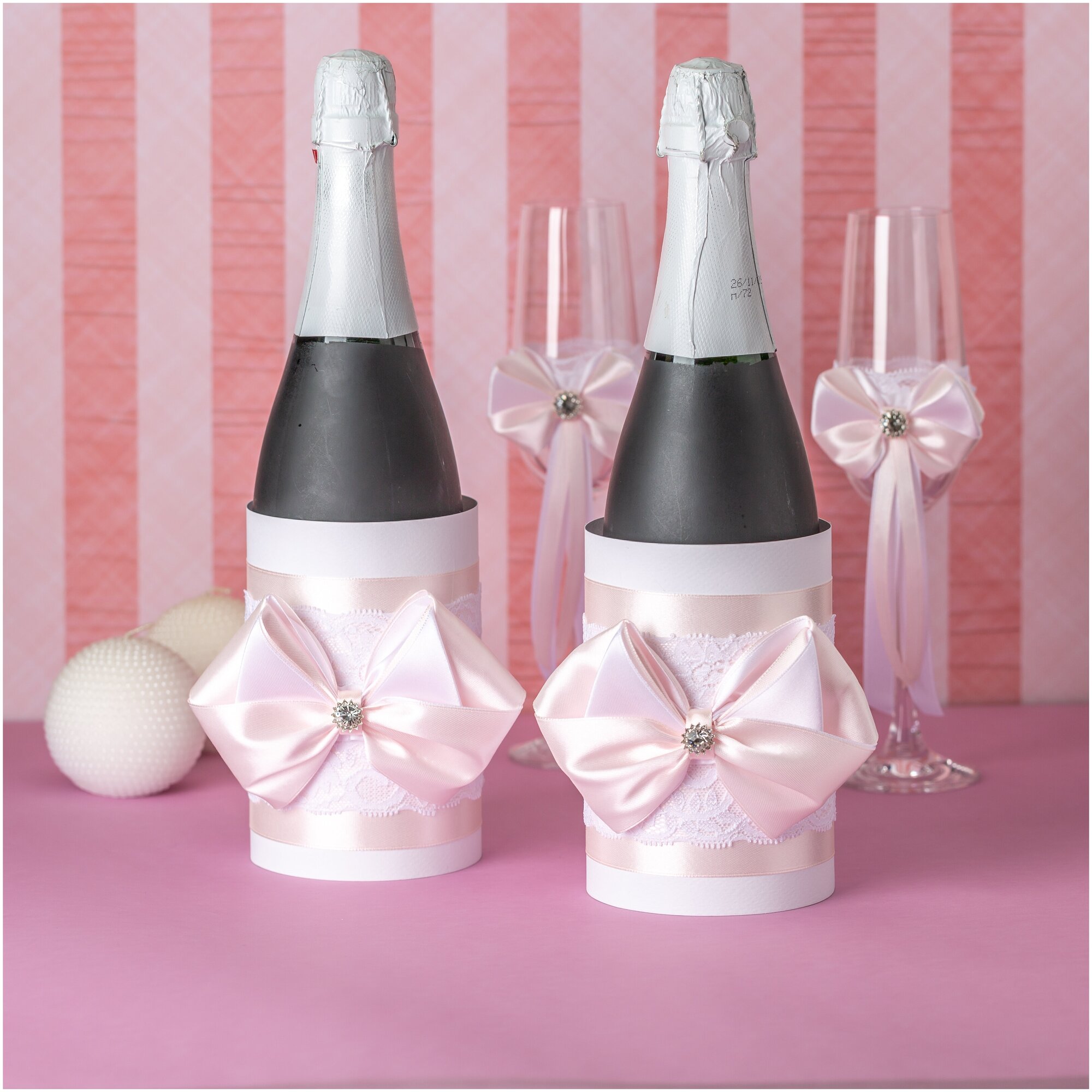 Украшение на свадебное шампанское "Нежность" в виде двух тубусов с атласным декором розового цвета, ручная работа