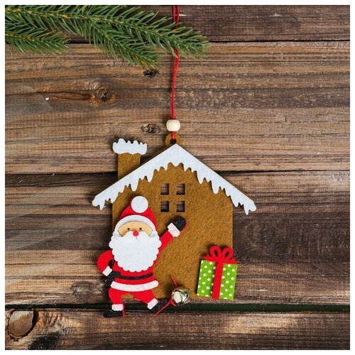 Набор для создания подвесной ёлочной игрушки из фетра «Дед Мороз у дома» украшение ёлочное новогодний венок 13 см белый