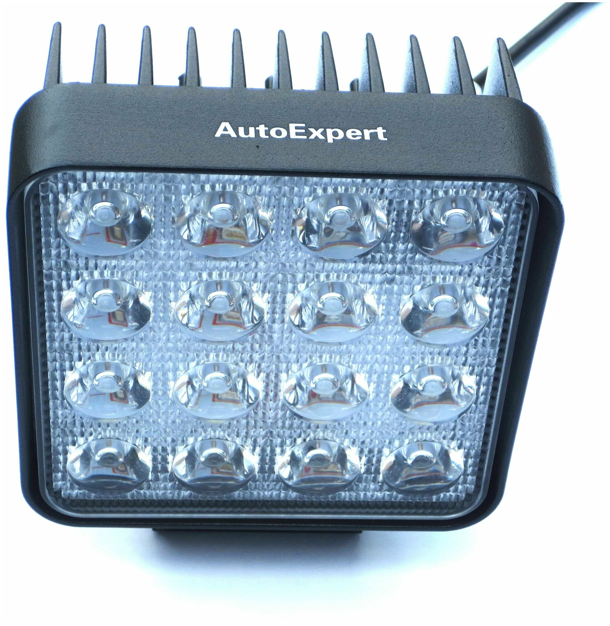Фара светодиодная AutoExpert C48B для Off Road 108*108*57 мм 9V-48V 2850 Lum 6000K IP67 16 LED по 3W ближний свет