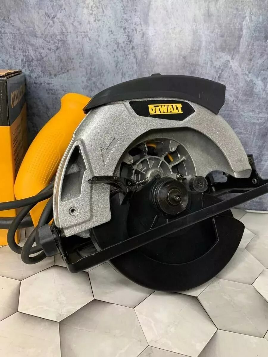 фото Циркулярная пила дисковая c лазером DeWalt 1200w