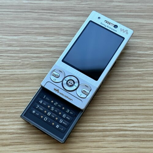 Мобильный телефон Sony Ericsson W715