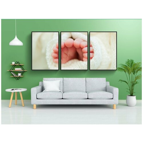 фото Набор модулных постеров для интерьера "newborn пальцы, белое одеяло, закрыть" 60x90 см. в тубусе, без рамки lotsprints