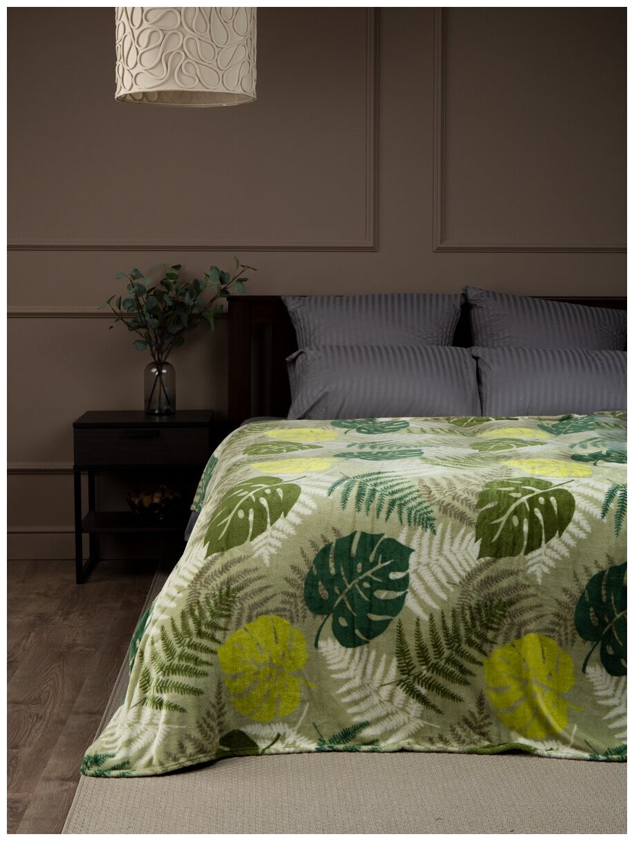 Плед TexRepublic Absolute, рисунок Монстера и папоротник, 140х200 см, 1,5 спальный, покрывало на диван, фланель, мягкий оливковый с зеленым
