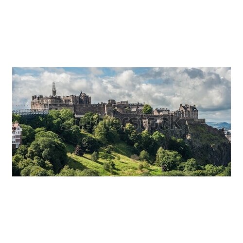 фото Постер на холсте великолепная панорама эдинбургского замка на скалистом холме в окружении зелёного парка (шотландия) 120см. x 60см. твой постер