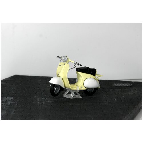фото Вятка вп-150 мотороллер (бананово-белый) модель в масштабе 1:43 modelstroy