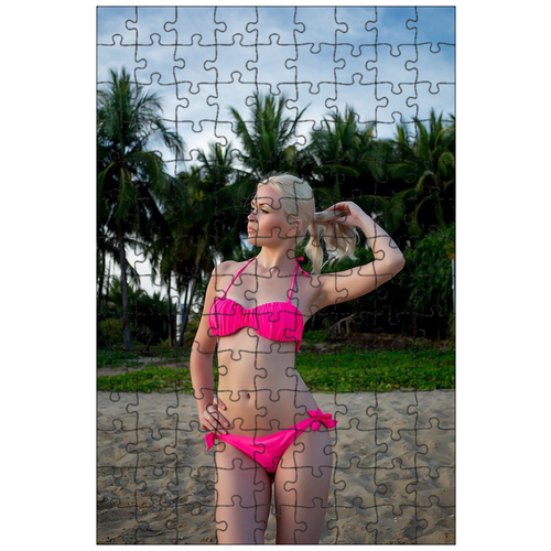 фото Магнитный пазл 27x18см."блондинка в купальнике, стройная, розовый купальник" на холодильник lotsprints