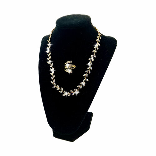 Комплект бижутерии: кольцо, колье, фианит, размер кольца 18, размер колье/цепочки 44 см, золотой