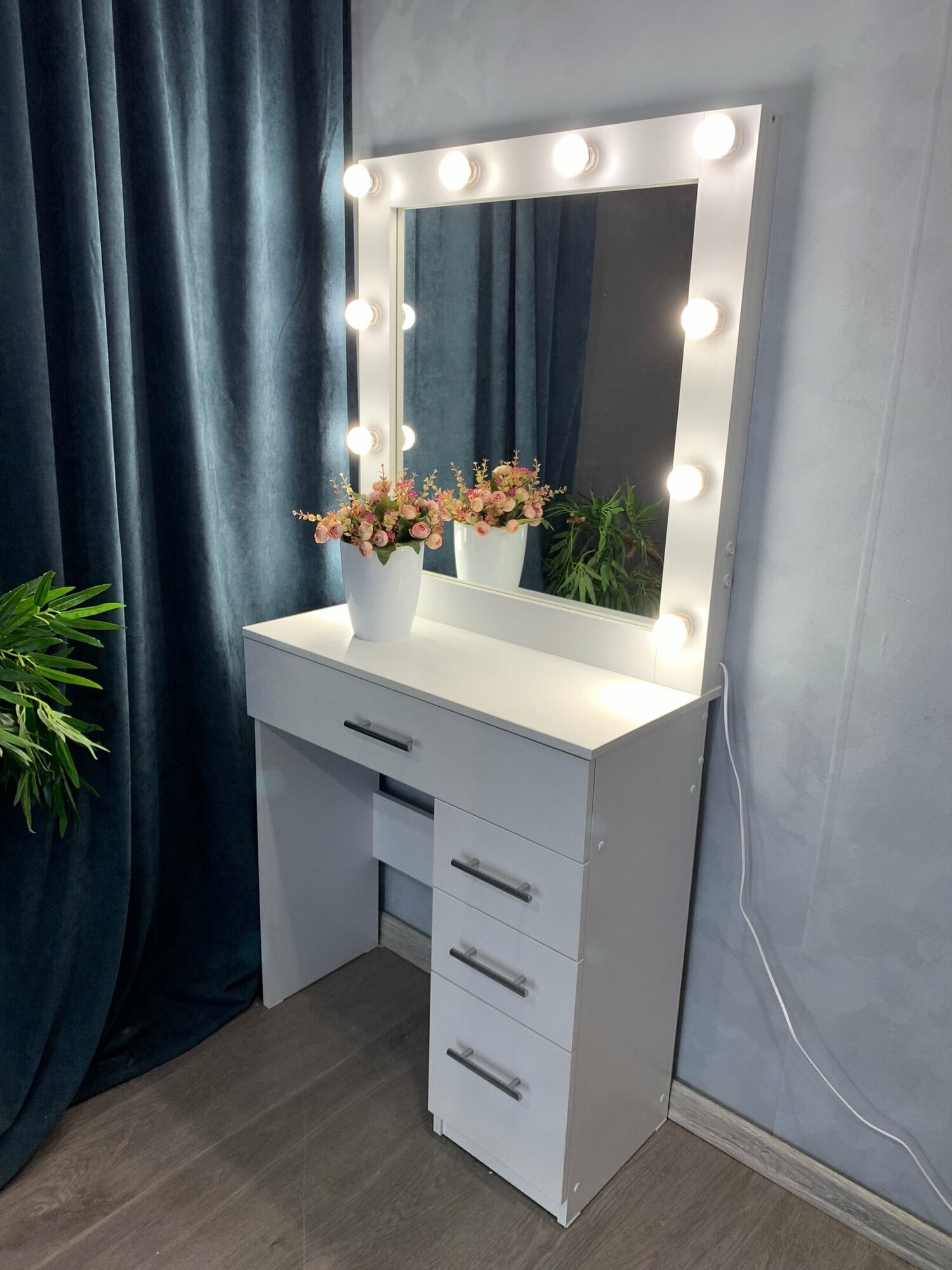 фото Туалетный Гримерный стол с зеркалом 76х160х35 4 ящика + перегородки Белый.