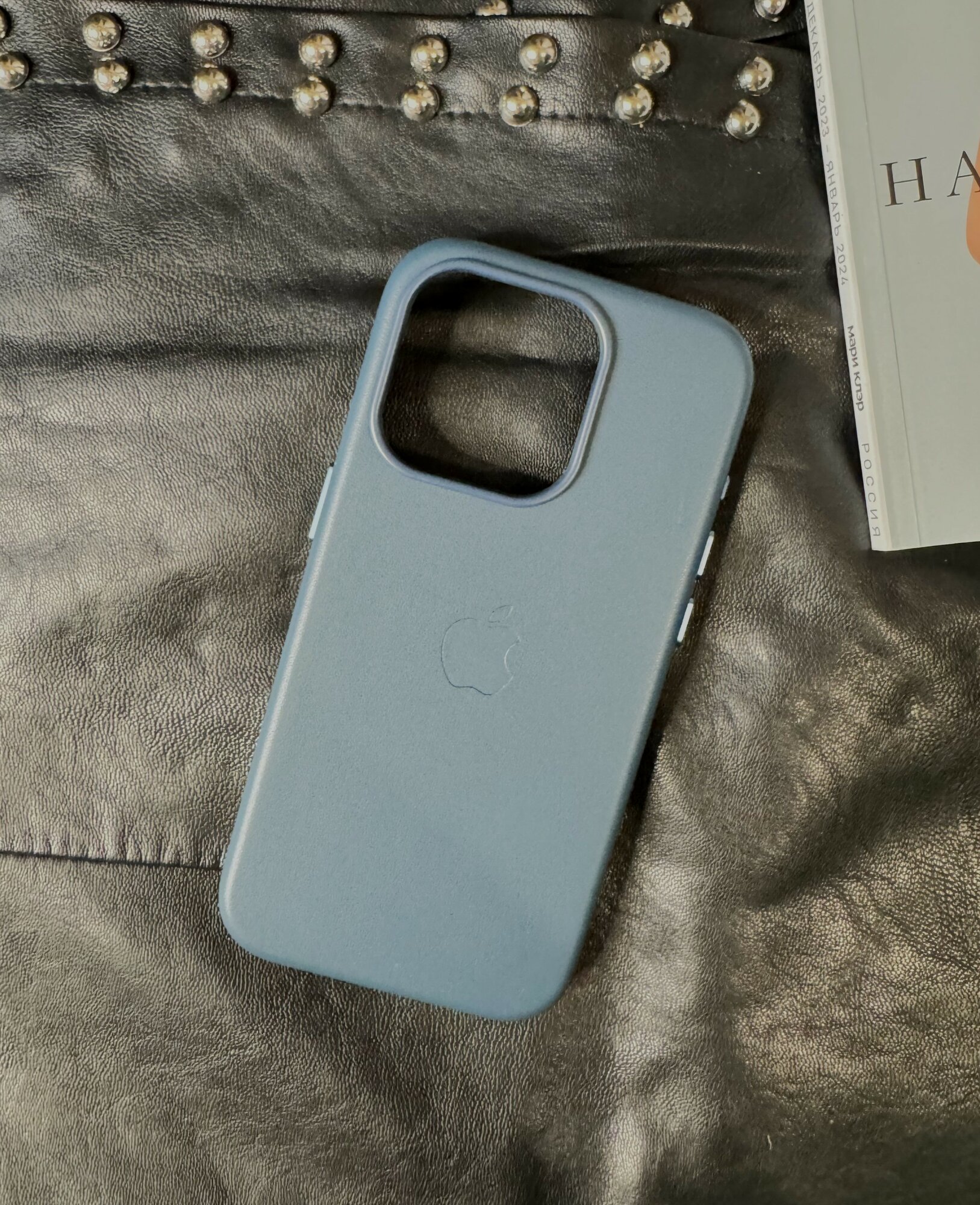 Чехол синий для IPhone 15 Pro Leather Case с анимацией и функцией MagSafe
