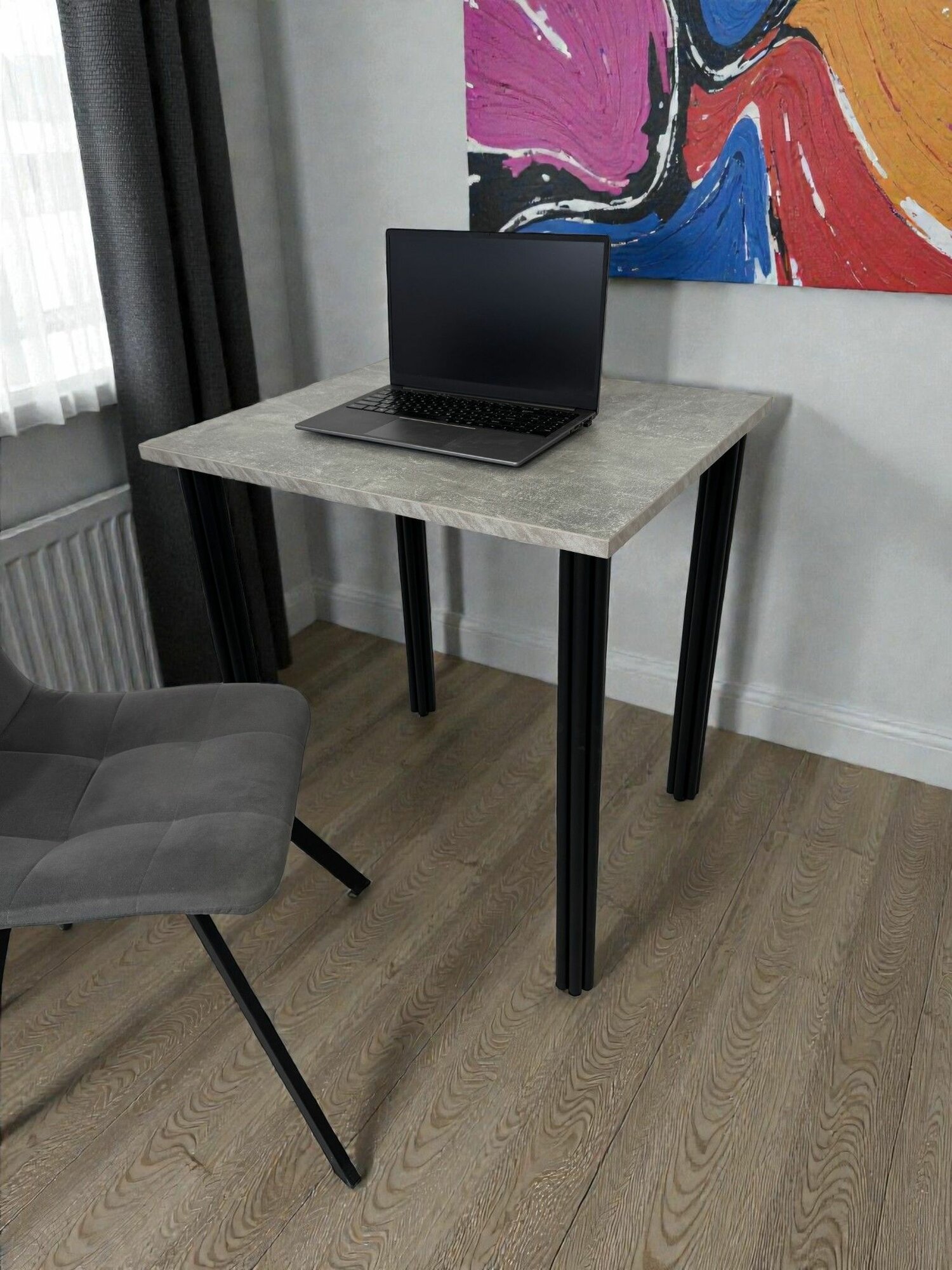 Стол дизайнерский письменный/ цвет Бетон Светлый, 70*60 см. Ножки черные.