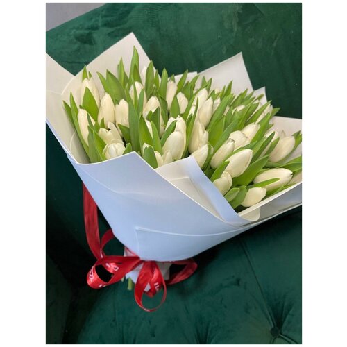 Букет из 49 тюльпанов в дизайнерской упаковке