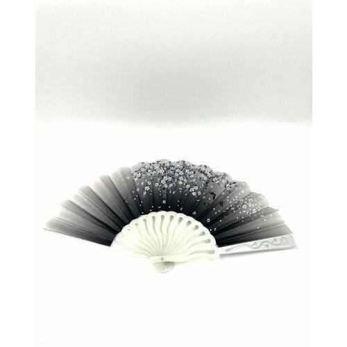 Складной веер с пластиковым основанием и рисунком Темный полдень 249₽