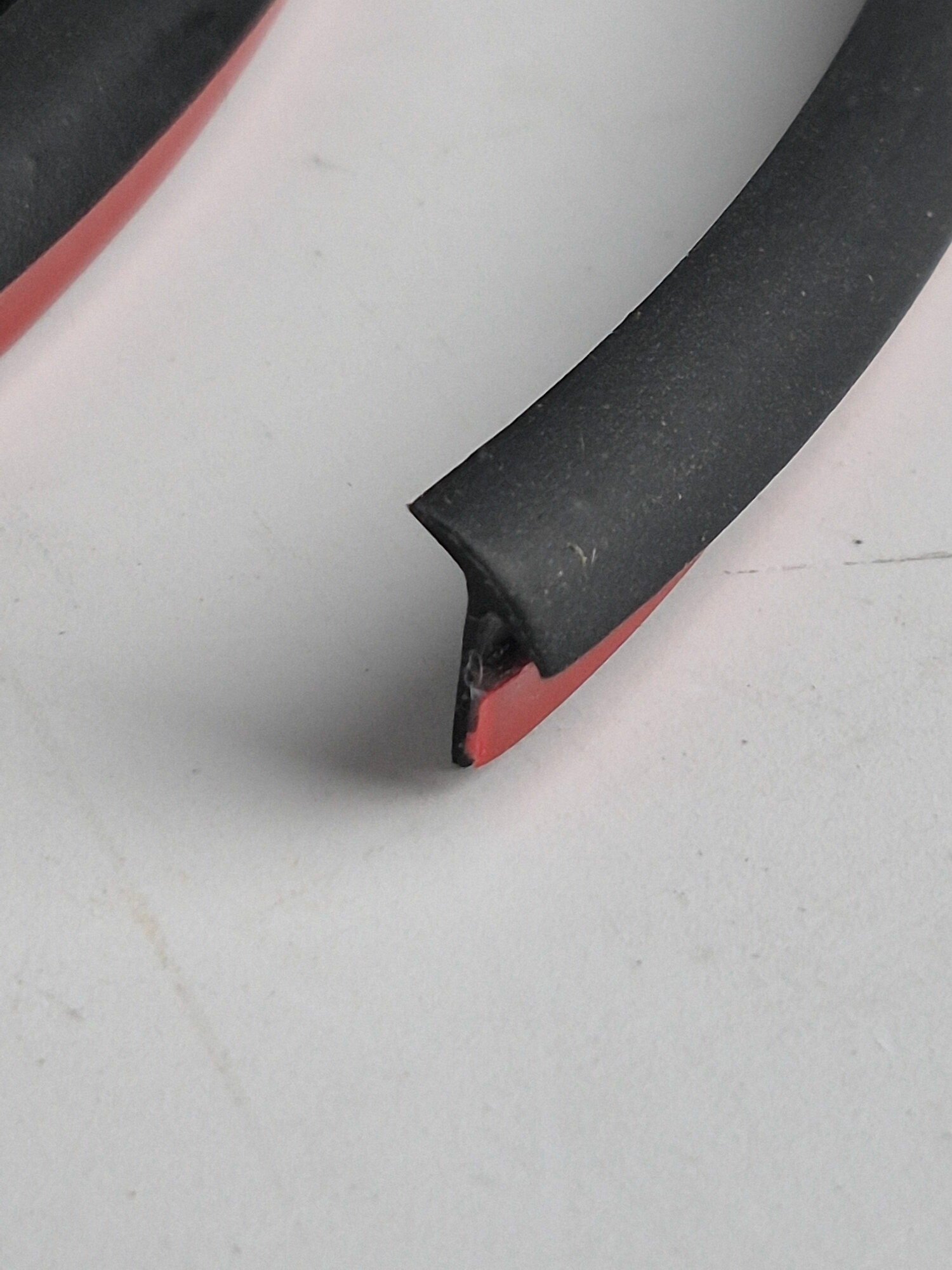 Уплотнительная резинка для обвесов авто, Ширина 6 мм, 5 метров, Черная